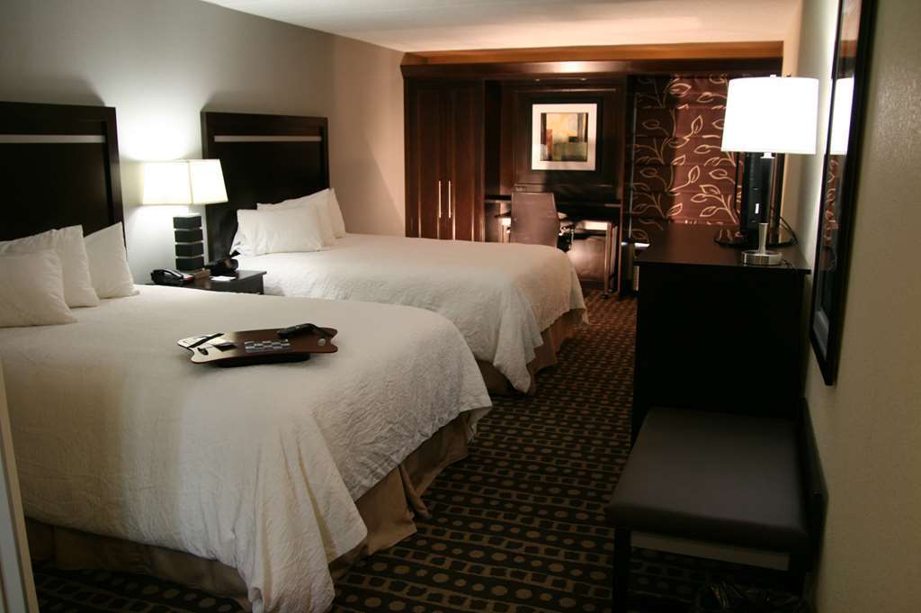 Hampton Inn West Columbus Room photo